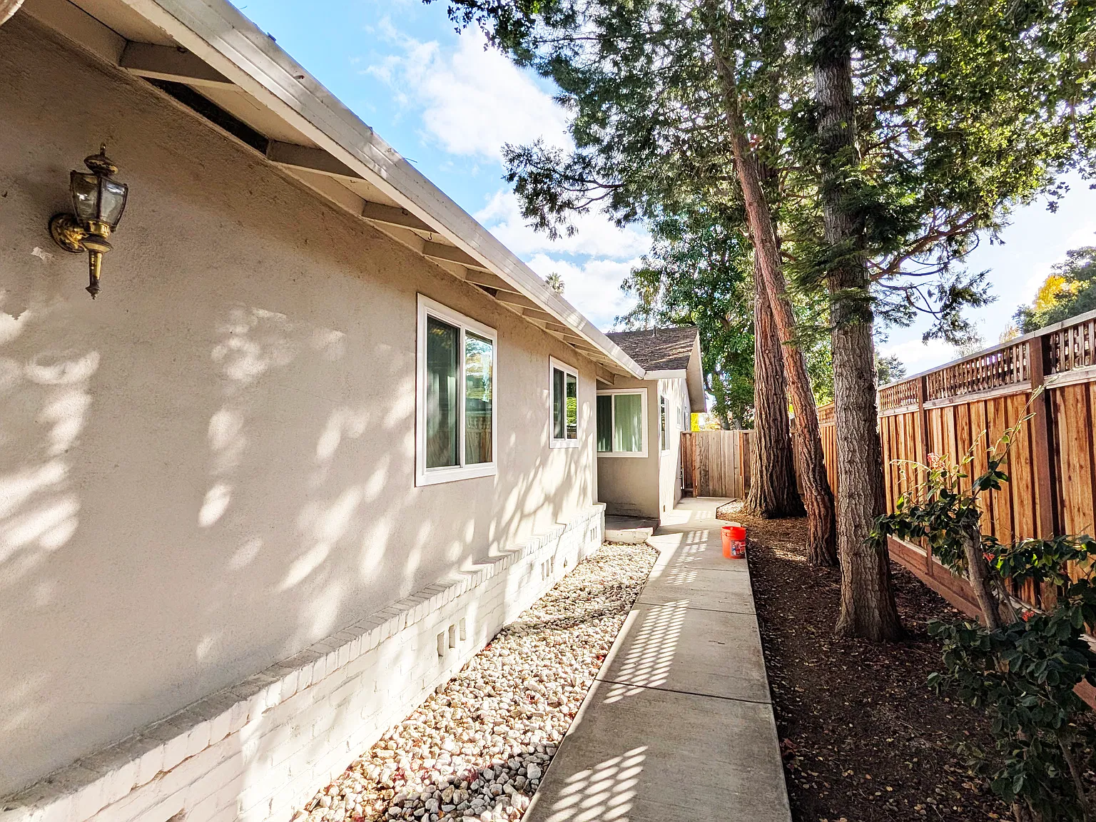 3 bed, 1400 sqft, $4,700 — Photo 3