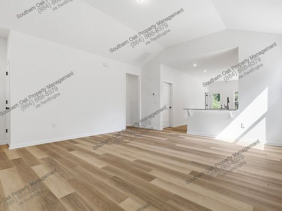 4th image of 209 Poplar Ln