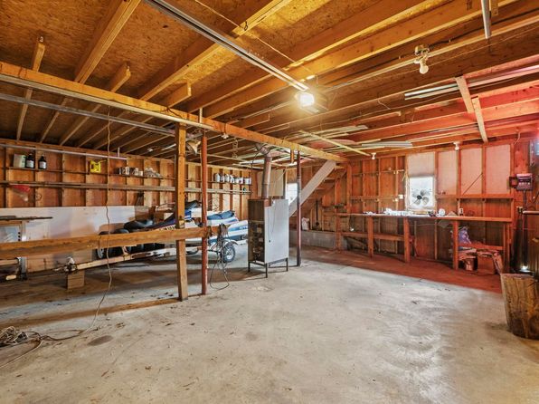 195 Lane 272 Crooked Lk, Angola, IN 46703
