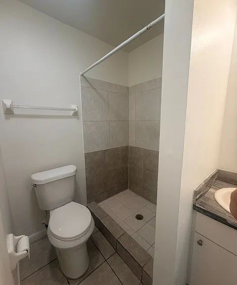 1318 SE 40th Terrace 4 — Photo 5