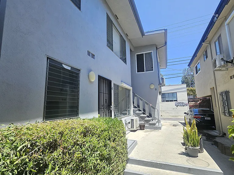 618 N Hayworth Ave #4 — Photo 10