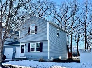 75 Glenmore St, Springfield, MA 01129
