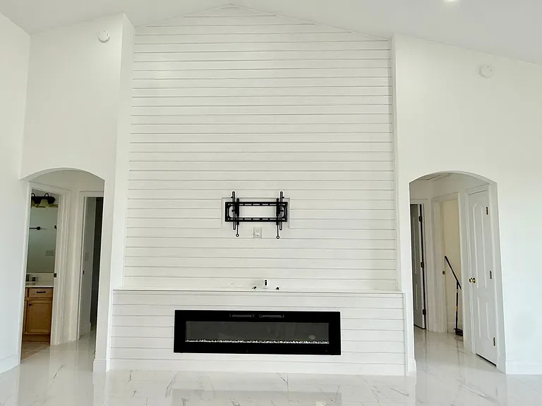 11400 Lovers Ln — Photo 2
