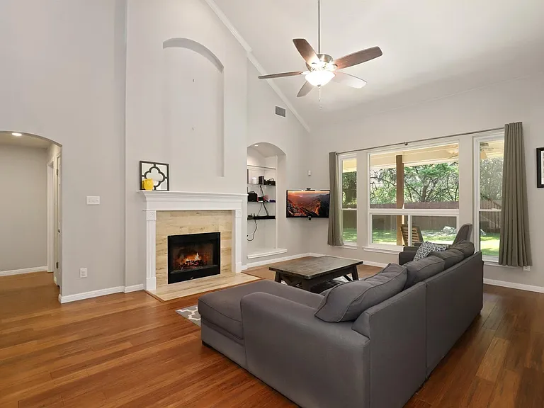 18121 Whitewater Cv — Photo 12