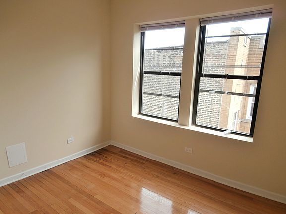4th image of 4747 N Troy St #3W