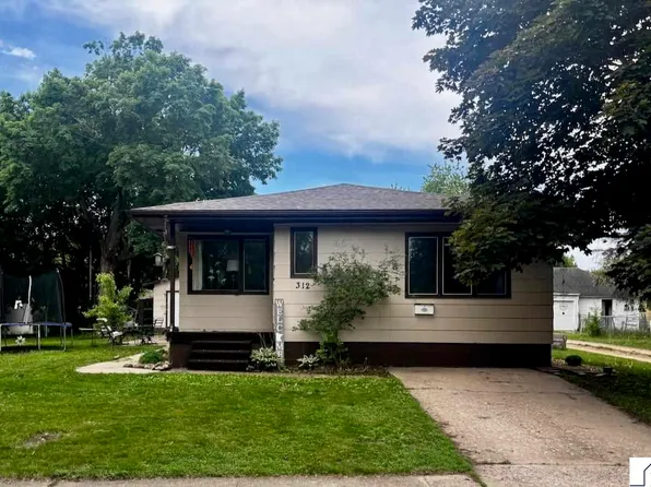 312 Jefferson Ave, Saint Peter, MN 56082