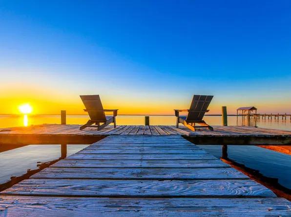 211 N Bay Shore Dr, Eastpoint, FL 32328