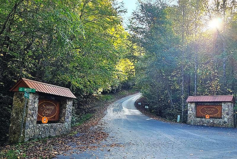 70th image of 124 Graystone Dr