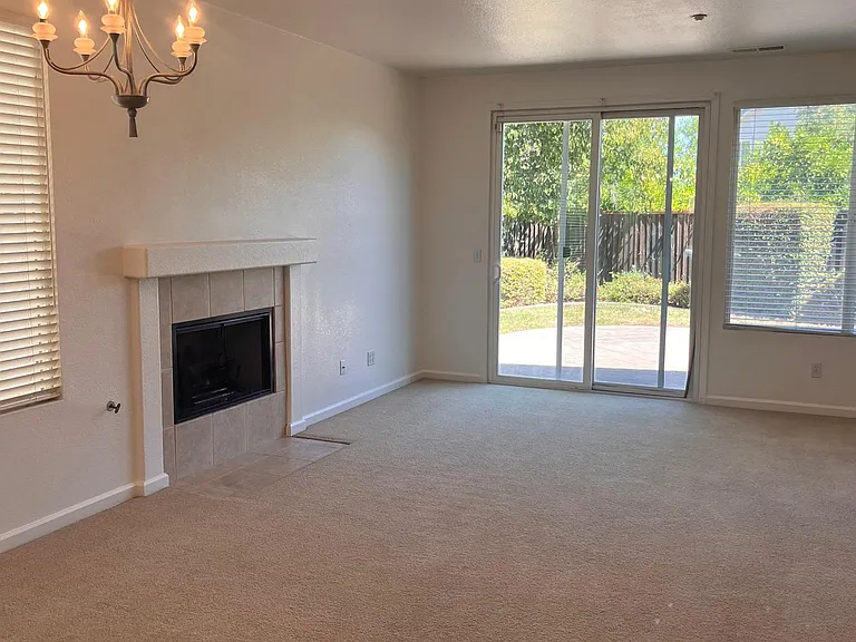 2357 Saint Augustine Dr — Photo 10