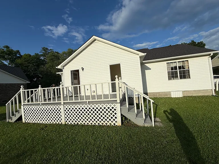 314 Beverly St — Photo 15