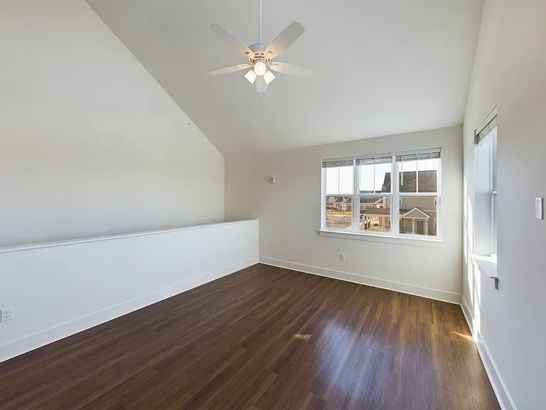 375 Quinn Ln #19-201 — Photo 2