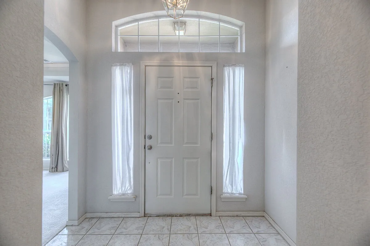 3 bed, 2.0 bath, 1837 sqft, $1,995 — Photo 1
