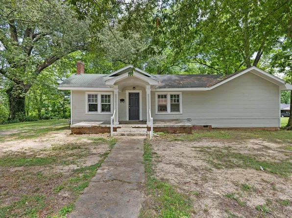 204 S Young St, Corinth, MS 38834