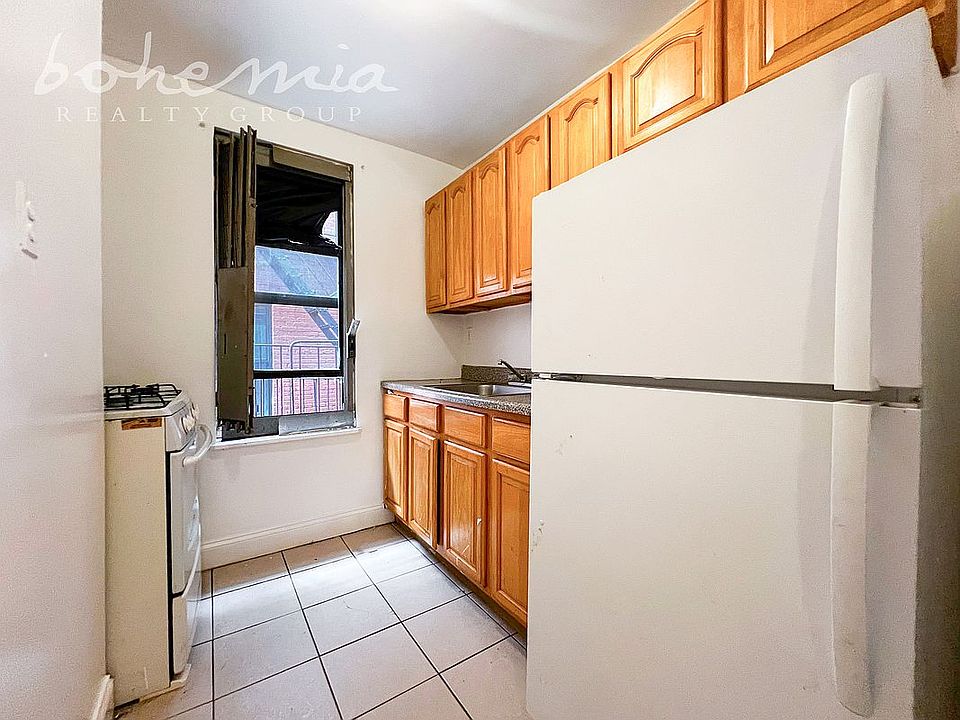 2nd image of 553 Academy St #33C
