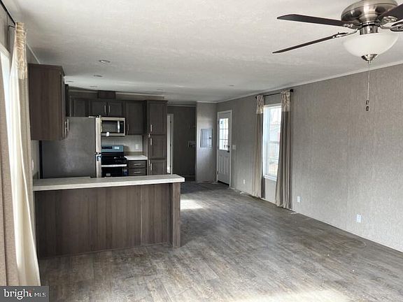 5th image of 409 Oak Dr