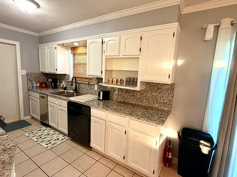 218 Baylor Cir — Photo 6