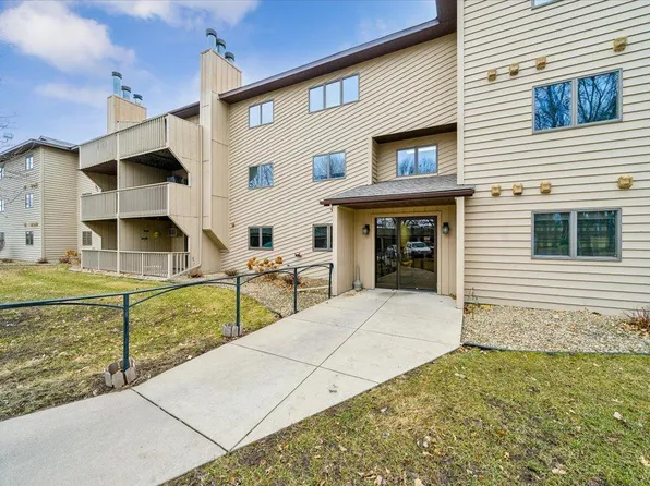 925 Bahls Dr APT 106, Hastings, MN 55033