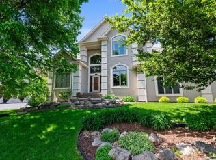 9388 Shetland Rd, Eden Prairie, MN 55347