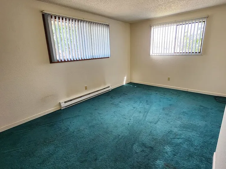 2412 Eureka Ave — Photo 13