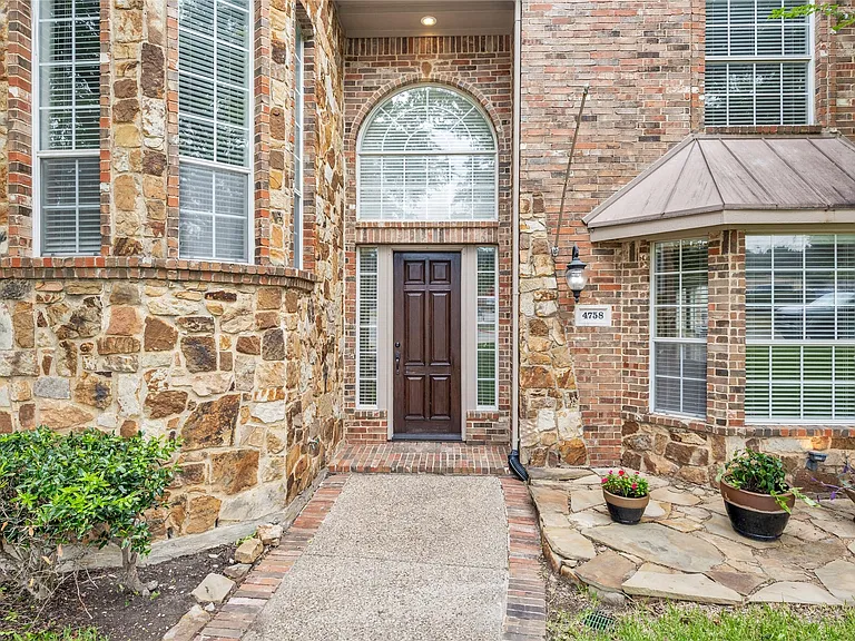 4758 Ridgeland Dr — Photo 1