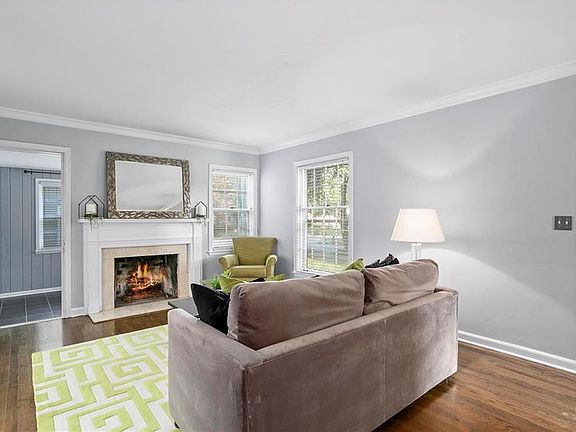 3rd image of 1106 W 76th St