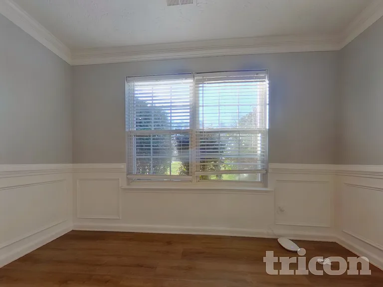 878 Crestworth Xing — Photo 4