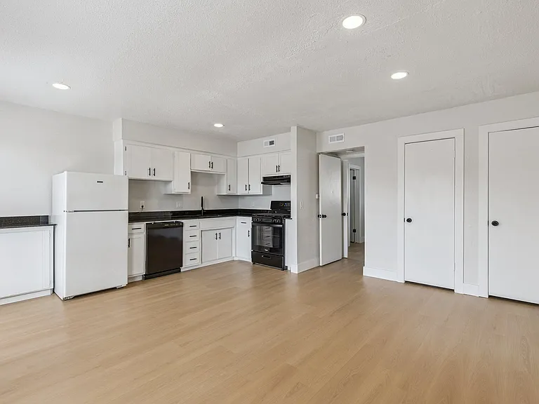 1209 Roosevelt St #2 — Photo 9
