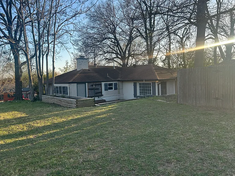 1251 E 31st Ct — Photo 37