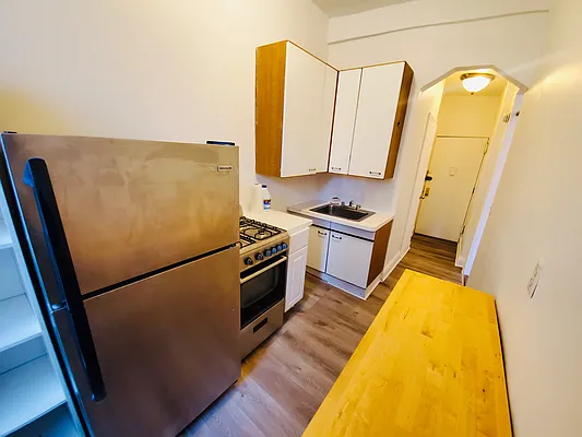 Rented by Compass | media 9