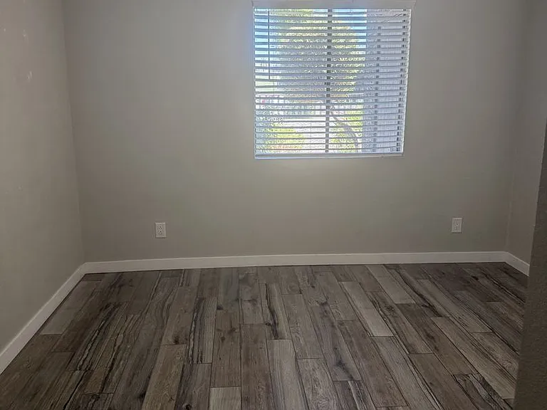 1215 E Lemon St #105 — Photo 15