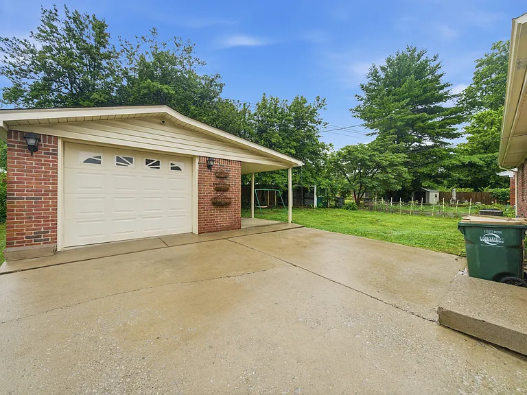 3520 Saint Edwards Dr — Photo 16