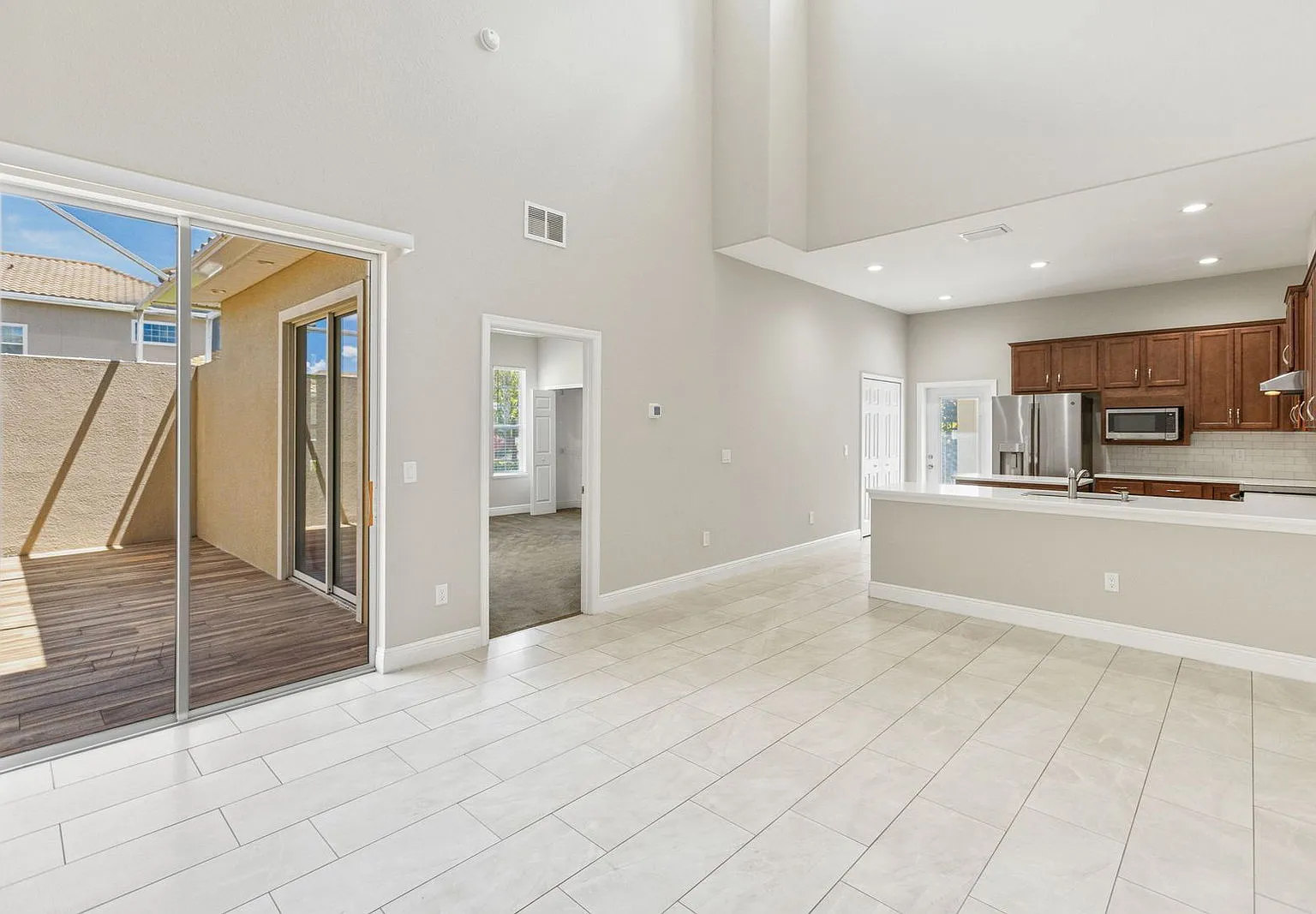 4 bed, 3.0 bath, 2076 sqft, $2,900 — Photo 4