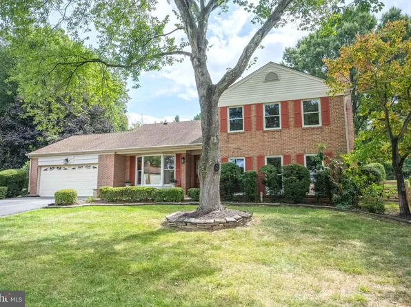 1657 Lozano Dr, Vienna, VA 22182