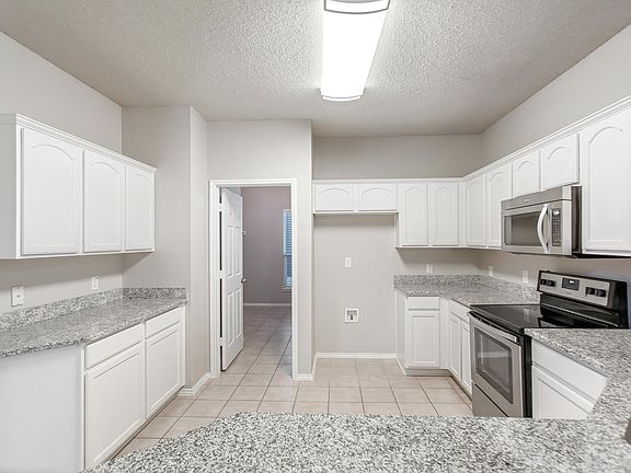 4th image of 9817 Hedge Bell Dr