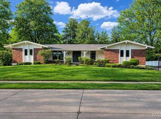 14545 Pembury Dr, Chesterfield, MO 63017