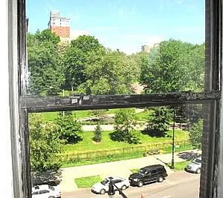 Sold by R New York | media 2