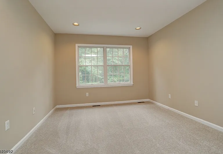 215 Raymound Blvd — Photo 12
