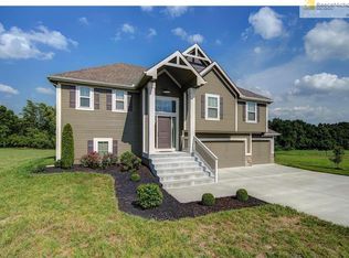 22384 143rd Pkwy, Basehor, KS 66007