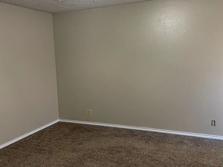 207 Leslie Dr — Photo 14