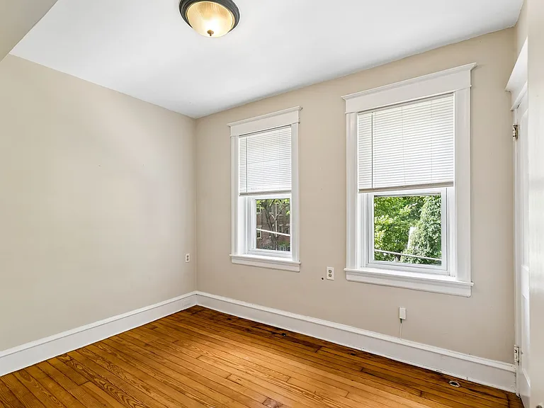 527 S 7th St — Photo 18
