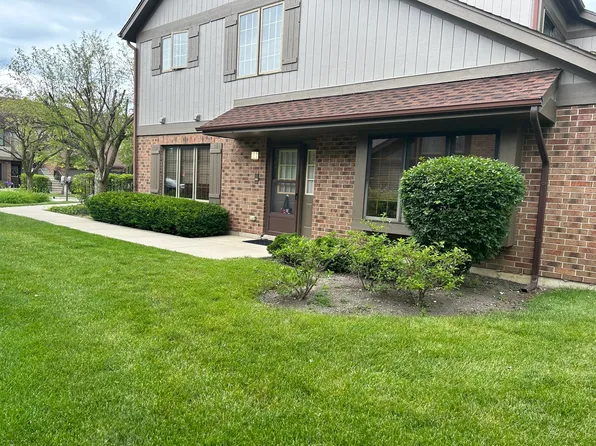 13349 S Oak Hills Pkwy, Palos Heights, IL 60463