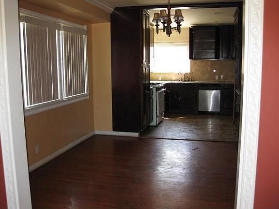 5th image of 2400 Earl Ave