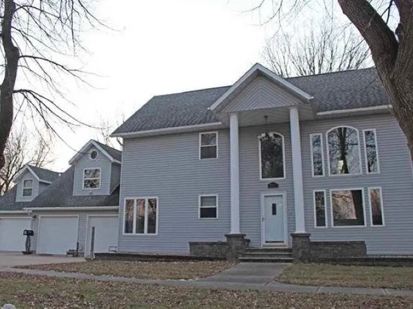 211 S Blossom St, Lake View, IA 51450