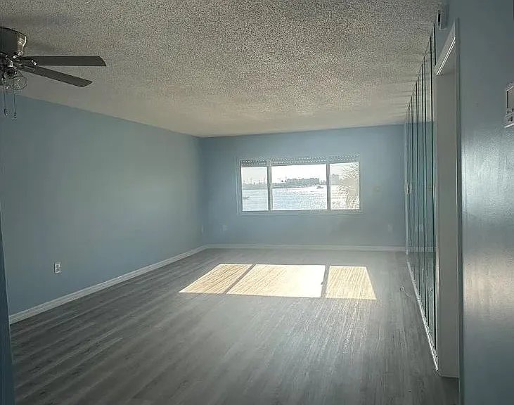 4525 Cove Cir #304 — Photo 13
