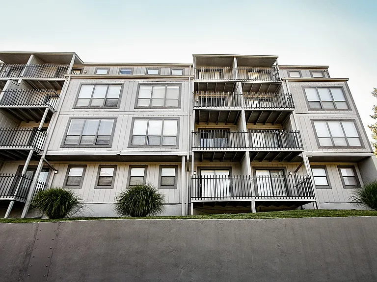 Eagle's Eyrie Apartments