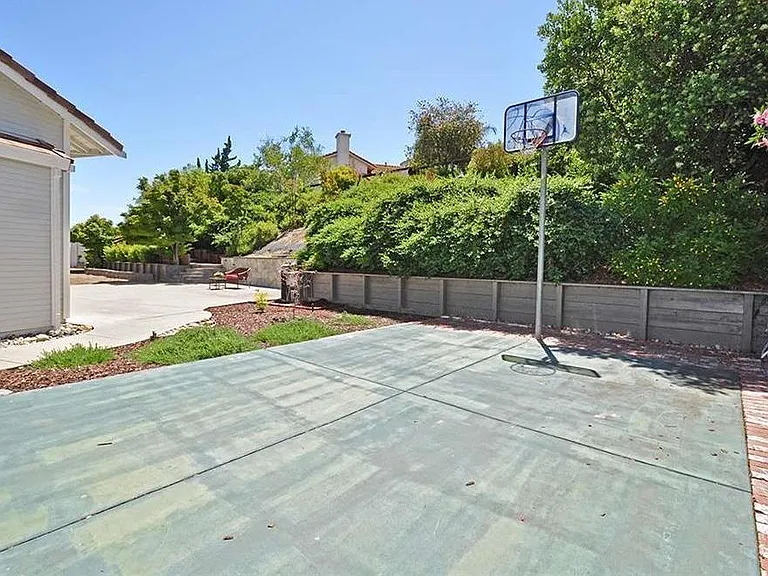 4728 Blackburn Peak Ct — Photo 23