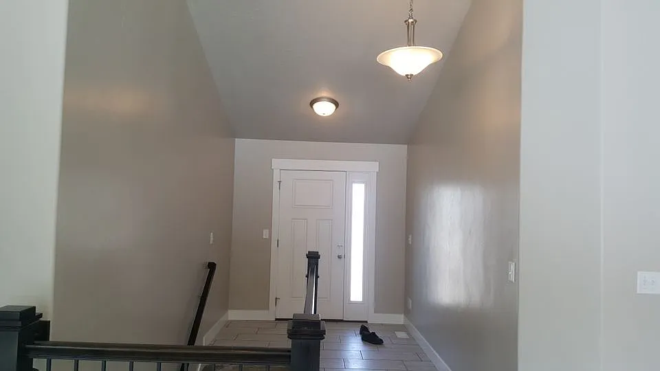 5 bed, 3350 sqft, $2,950 — Photo 2