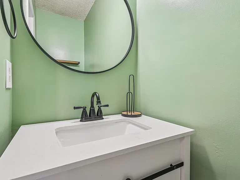 762 Quesnel Dr — Photo 18