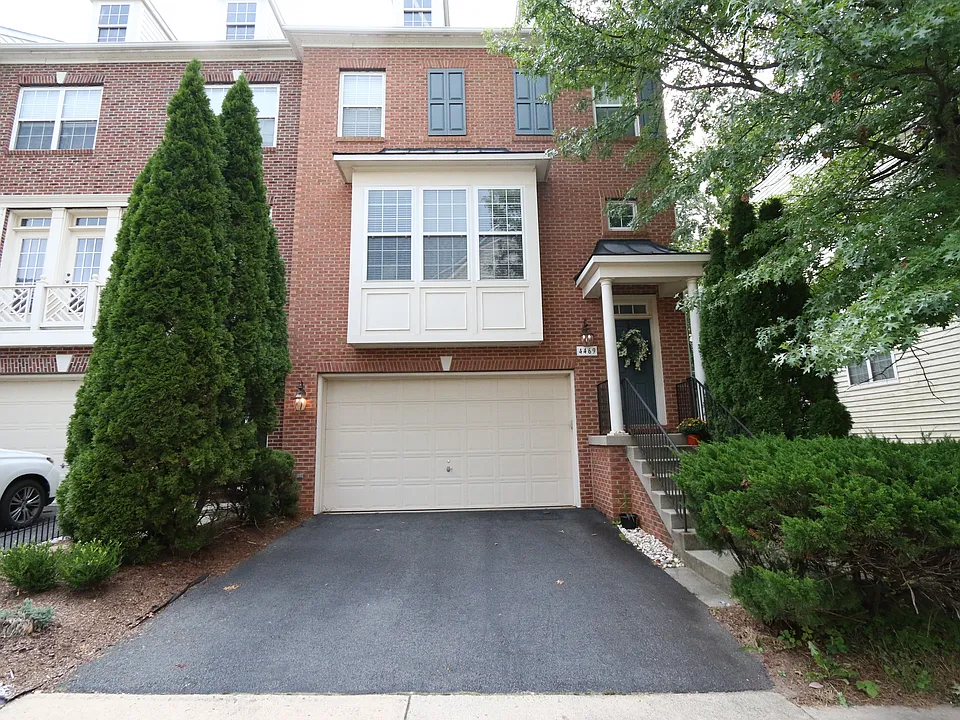 4469 Monmouth St