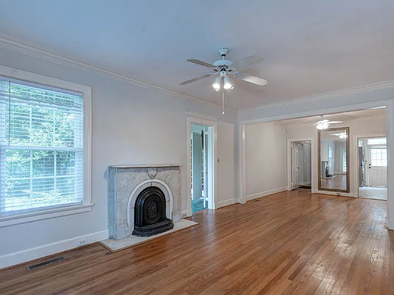 1521 Dixon Dr — Photo 7